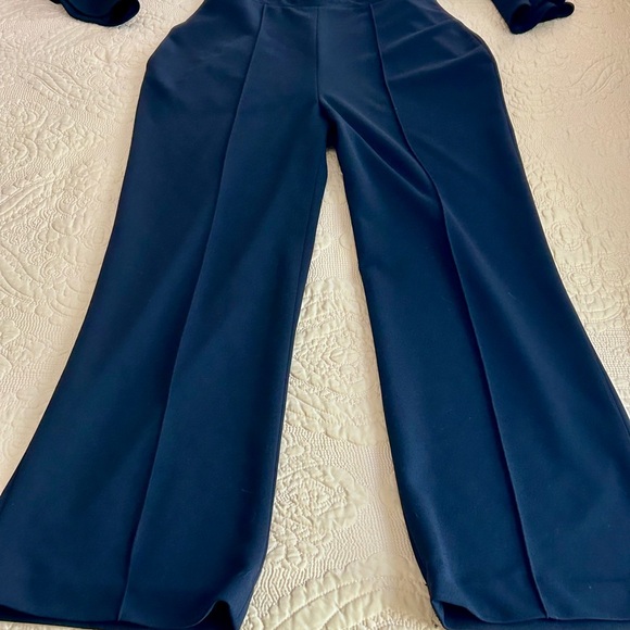 Elbow-sleeve black crepe jumpsuit by Donna Morgan - Picture 6 of 9